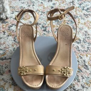 Tory Burch Beige Sandals with Gold Emblem and Ankle Straps